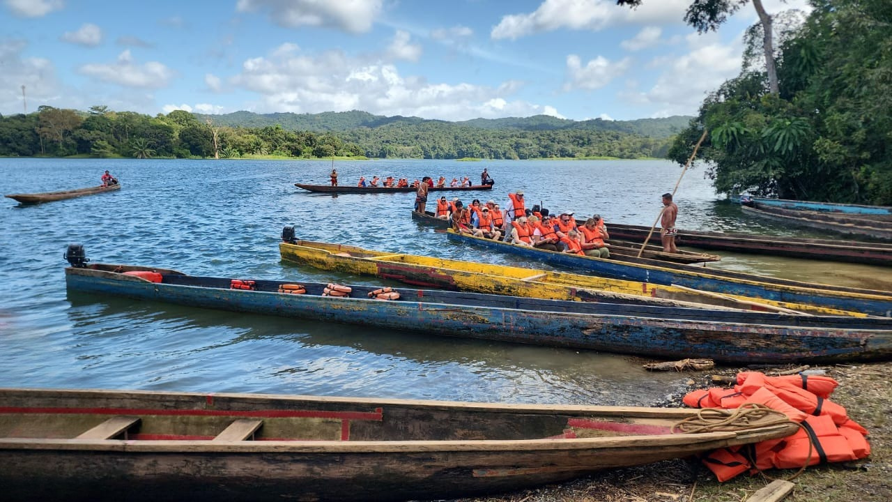Ember&aacute; Village Experience